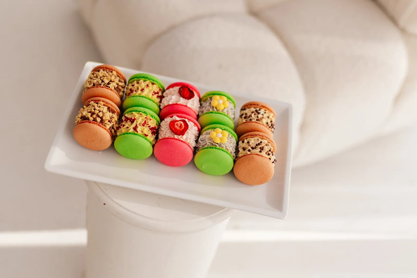 Top-down macaron tray